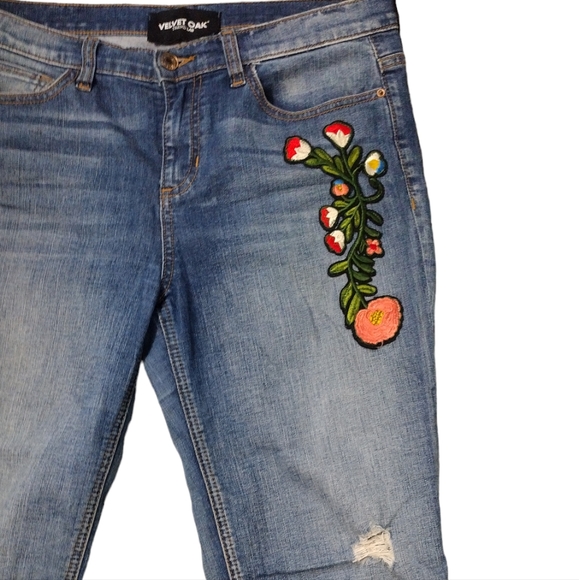 Velvet Oak Women's/Jr‎ Floral Embroidered Jeans 11 - Picture 3 of 9